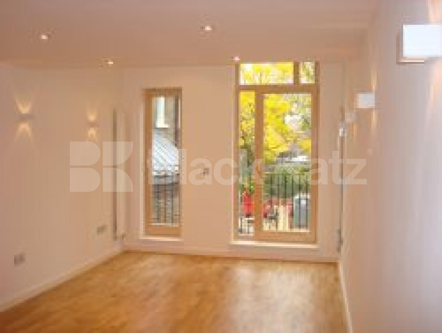 			MUST SEE !!!!!!!, 2 Bedroom, 1 bath, 1 reception House			 St Johns Way, Archway
